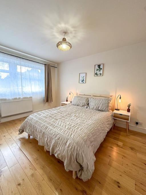 Bright & Spacious Split Level Flat In Kennington Londres Exterior foto